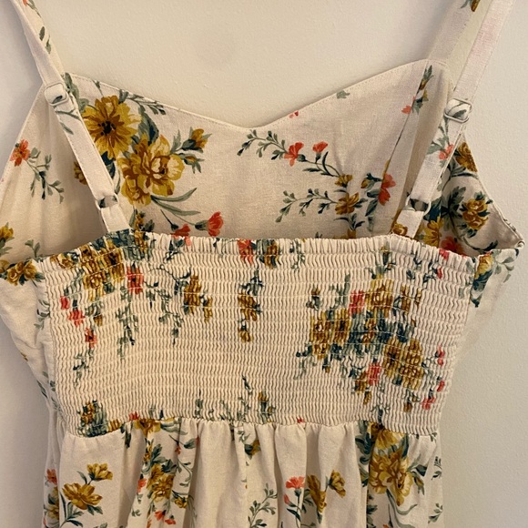 Old Navy Floral Linen-Blend Fit & 
White Floral - Picture 5 of 5